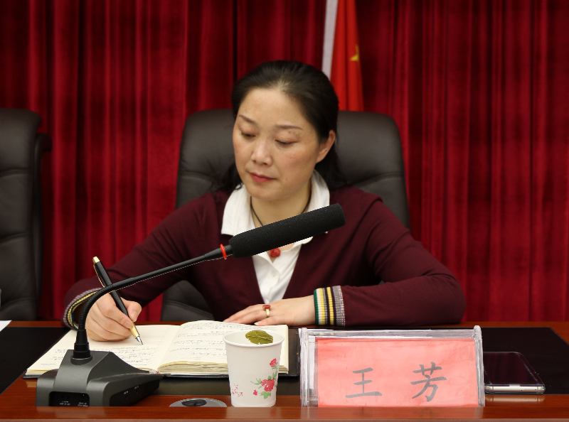 州科技局局长王芳在座谈会上讲话